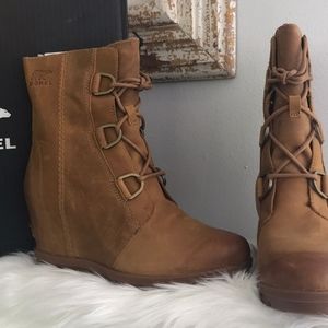 Sorel Wedge Booties 8.5 Camel